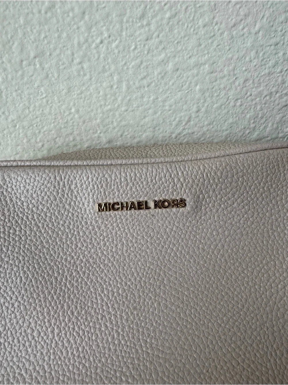 Michael Kors Pebbled Leather Crossbody in Light Beige with Gold Hardware - Picture 8 of 9